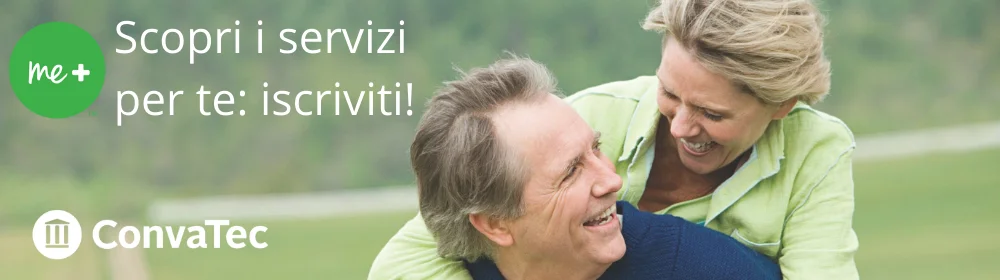 Un uomo e una donna che ridono