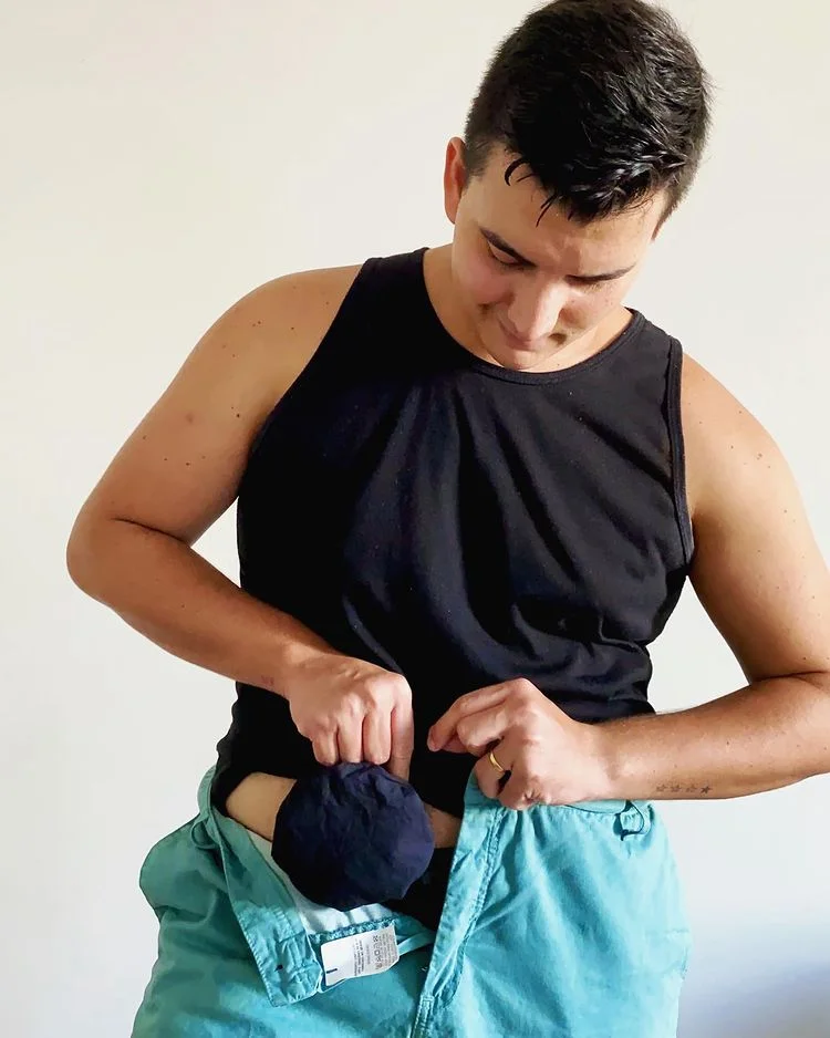 バッグを持っている人